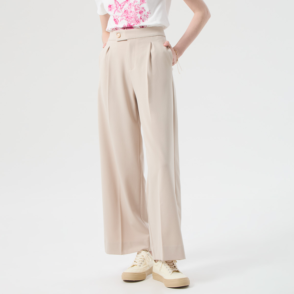 EP กางเกงขายาว ทรงขาบาน ผู้หญิง สีเบจ | Wide Leg Trousers | 05029 ราคา 1,257 บาท*ส่งฟรี
