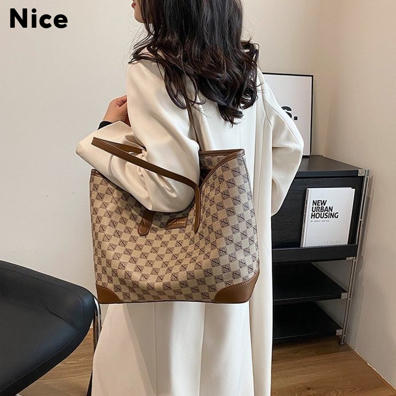 Nice Women's shoulder bag Fashion PU Leather Handbag Chain Zipper Design