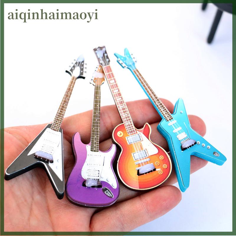 aiqinhaimaoyi 1 chiếc đồ chơi guitar Nhà búp bê mô hình nhạc cụ Nhà Búp bê đồ trang trí nhà