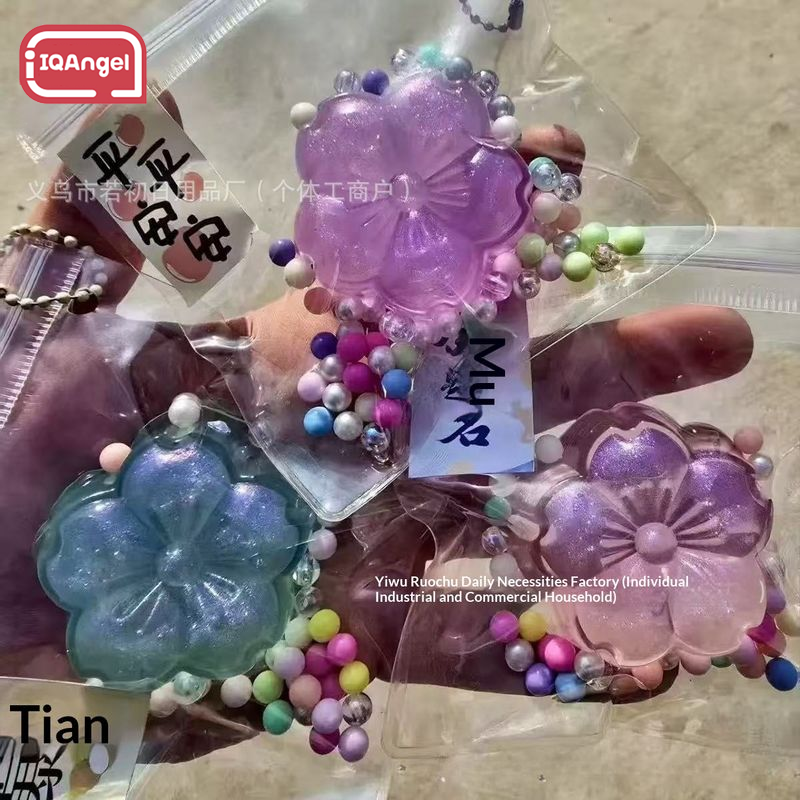 IQANGEL Flower-Shaped Stress Relief Squishy Toy with Beaded Chain - Cute Anti-Stress Play for Adults and Kids ราคา 56 บาท*ส่งฟรี
