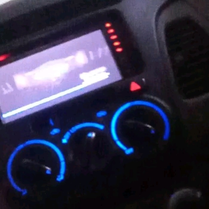 LAMPU PANEL AC TOYOTA INNOVA tahun 2004 - 2015 Harga 23,000 Ringgit*Penghantaran Percuma