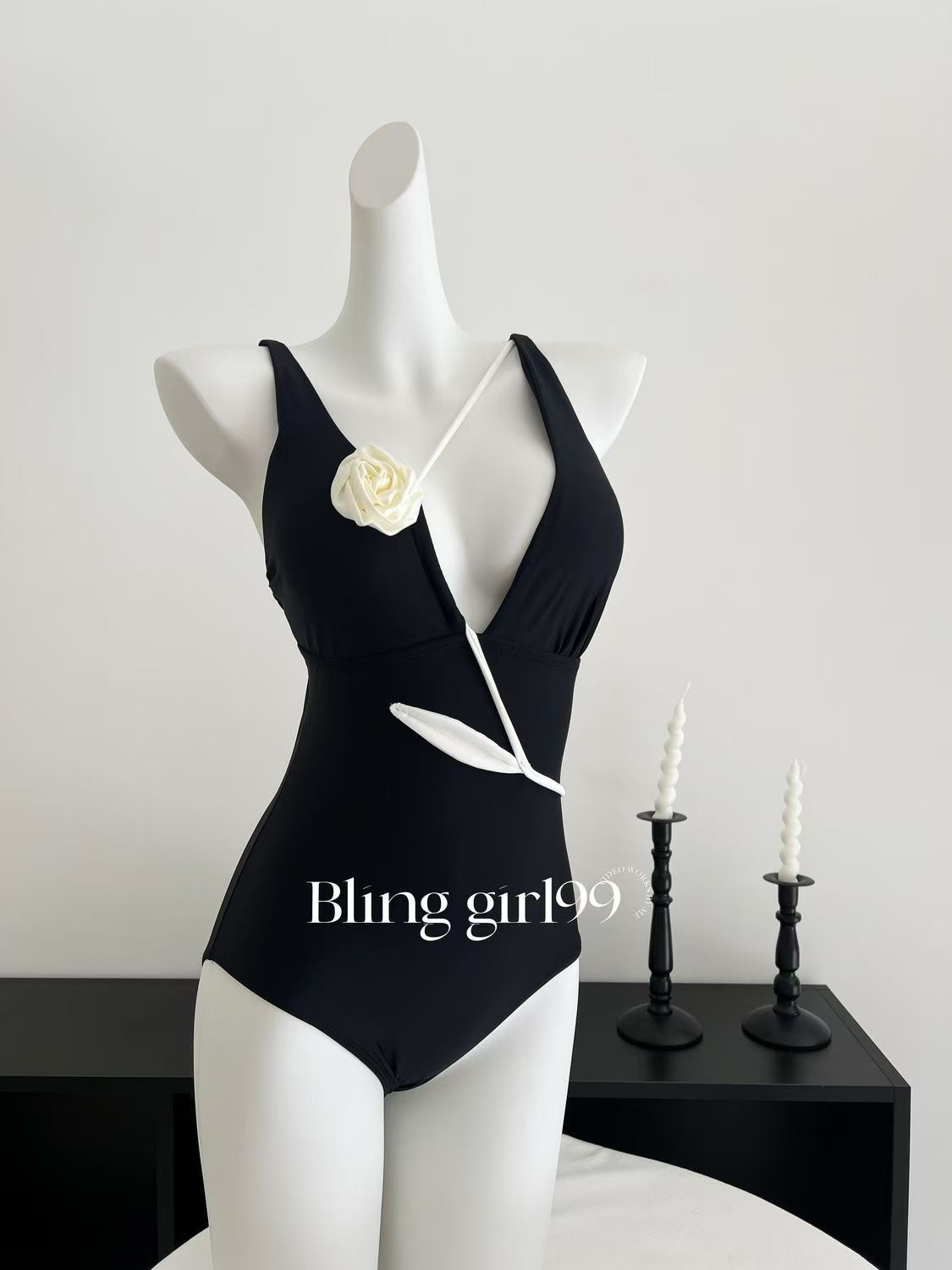 [เทศกาลสงกรานต์]ชุดว่ายน้ำเซ็กซี่สไตล์ฝรั่งเศสทรงสามเหลี่ยมชิ้นเดียวสำหรับผู้หญิง V ผอมและเปลือยเปล่า Songkran Festival ราคา 500 บาท*ส่งฟรี