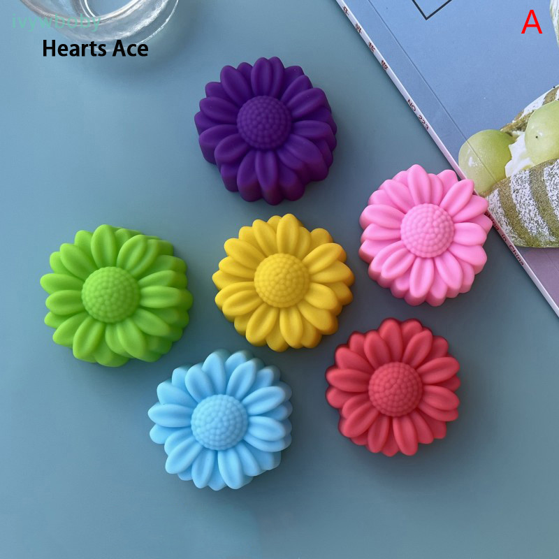 Hearts Ace [Ivy] Five - centimeter pieces Different Flower Design Silicon Chocolate Pudding Mill Bakery Rock DIY tool Small Soap Mill GOOD ราคา 26 บาท*ส่งฟรี