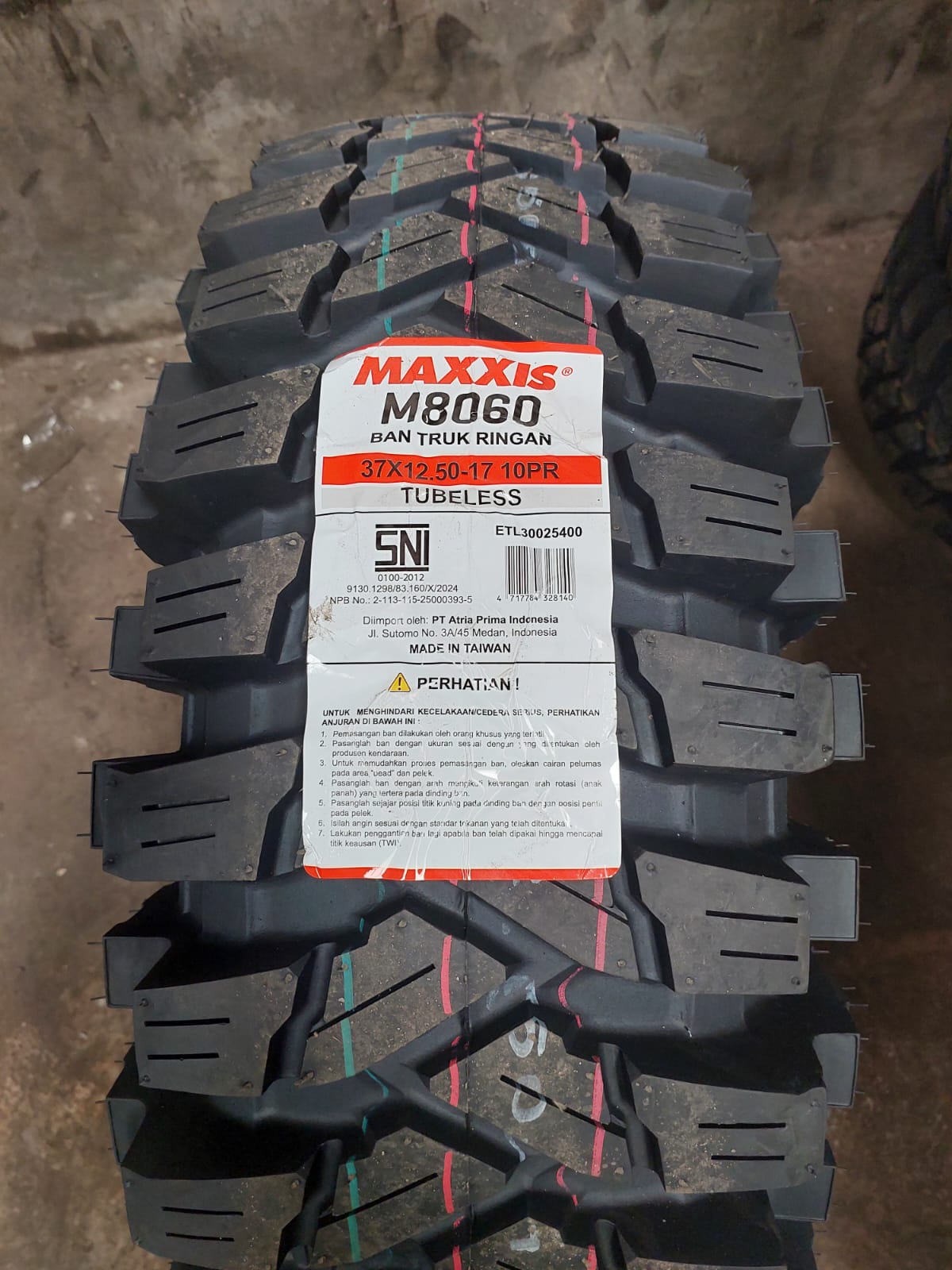 BAN TRUK RINGAN MAXXIS M8060 TREPADOR 37x12.5-17 10PR Harga 8,800,000 rupiah*Gratis Ongkir