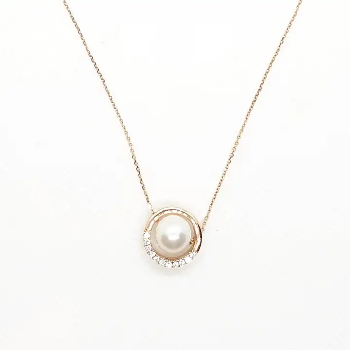 Chow Tai Fook 18K 750 Necklace with Pearl / Diamond Pendant C74302