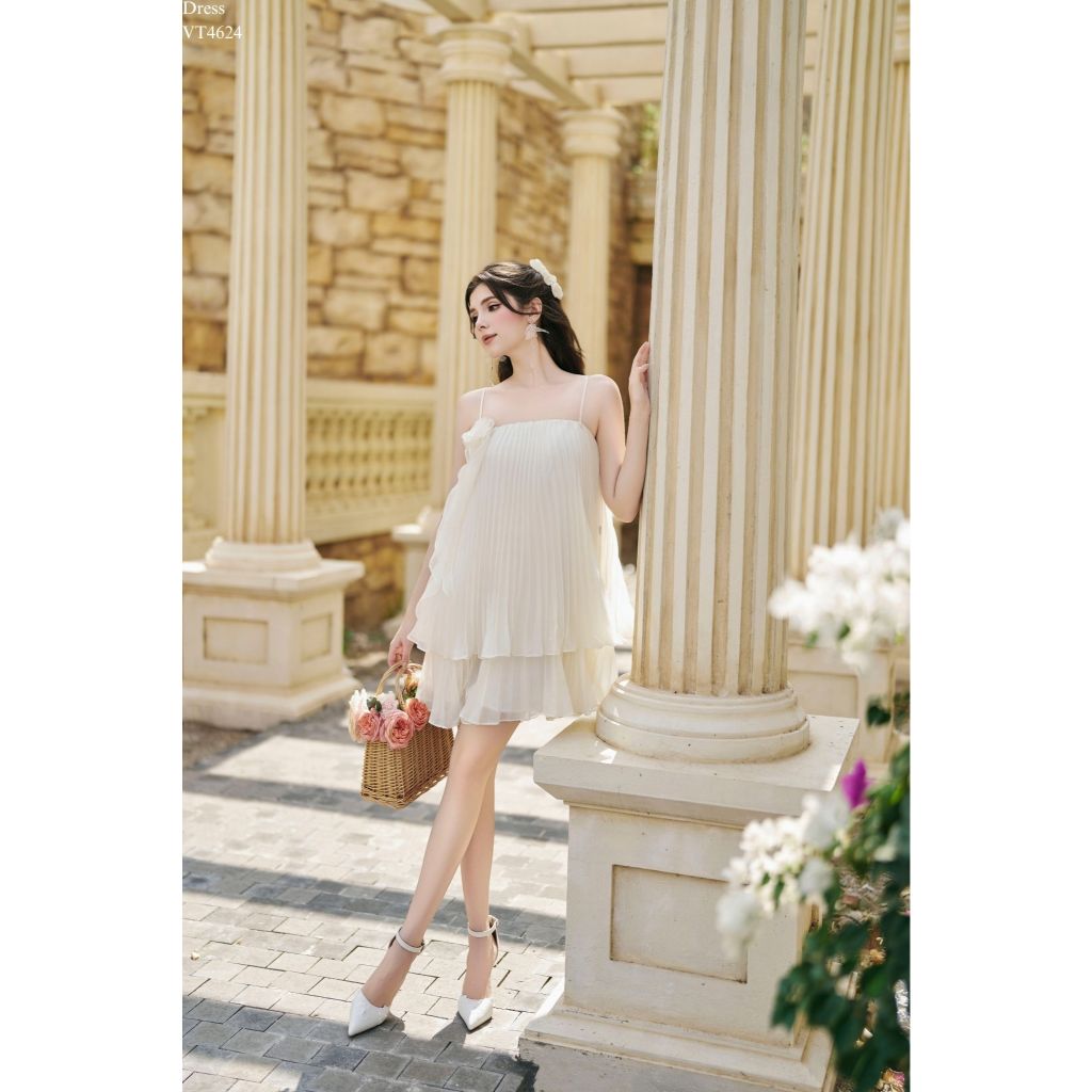 Váy 2 dây nữ thiết kế đính hoa nữ tính chất liệu tơ dập ly 2 tầng TIINSTORE V0D1078