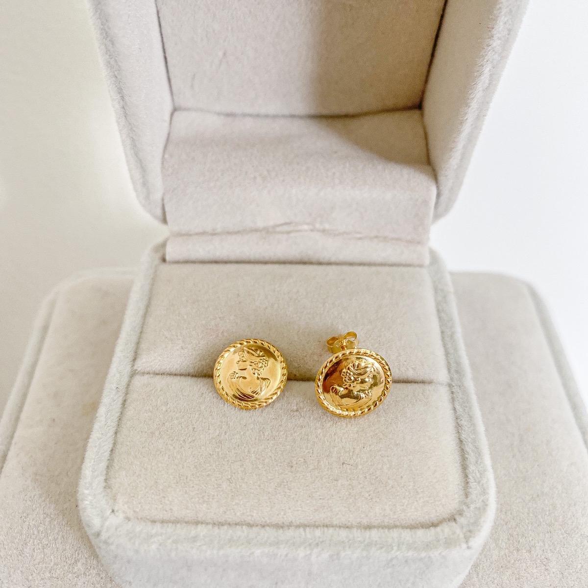 18K Gold Queen Elizabeth Earrings - Stud Design, Hypoallergenic 