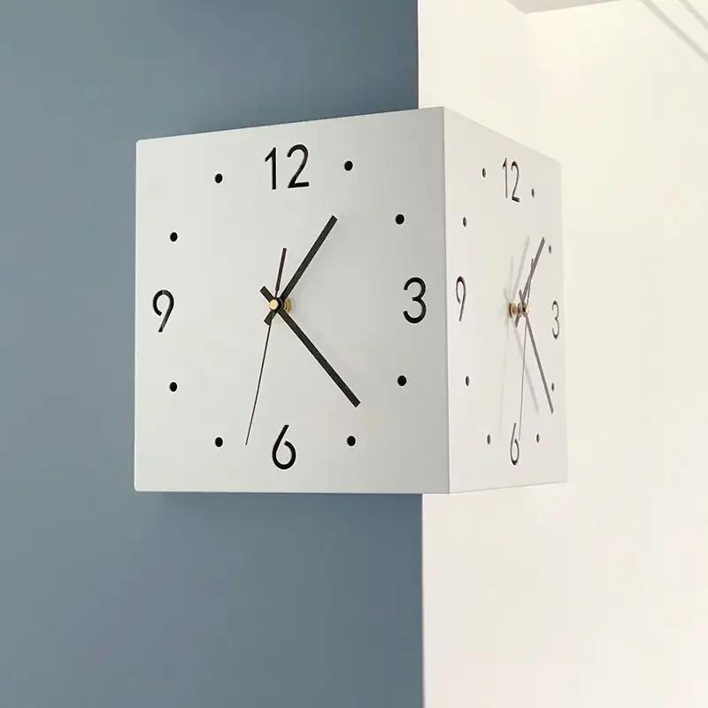 Nhà Sáng tạo Đồng hồ treo tường phòng khách vuông góc im lặng Đồng hồ treo tường đồng hồ treo tường hai mặt phong cách và kim loại đơn giản