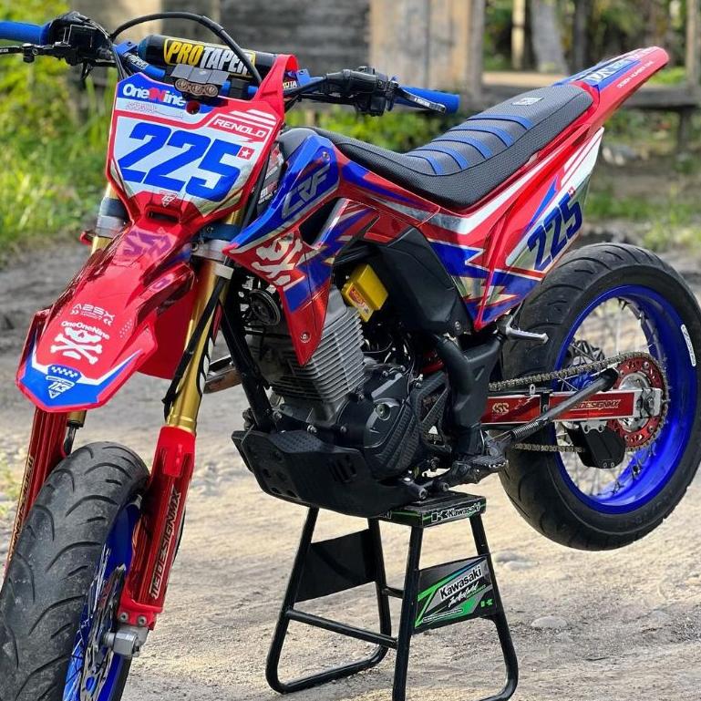 BINU GRAPHIC DECAL CRF 150L MERAH CHROME BISA CUSTOM NOMOR NAMA DAN WARNA Harga 200,000 rupiah*Gratis Ongkir