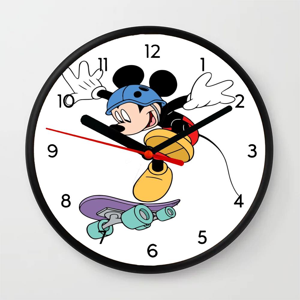 Jam Dinding dengan Gambar Penguin Imut di Atas Sled Camera Roll