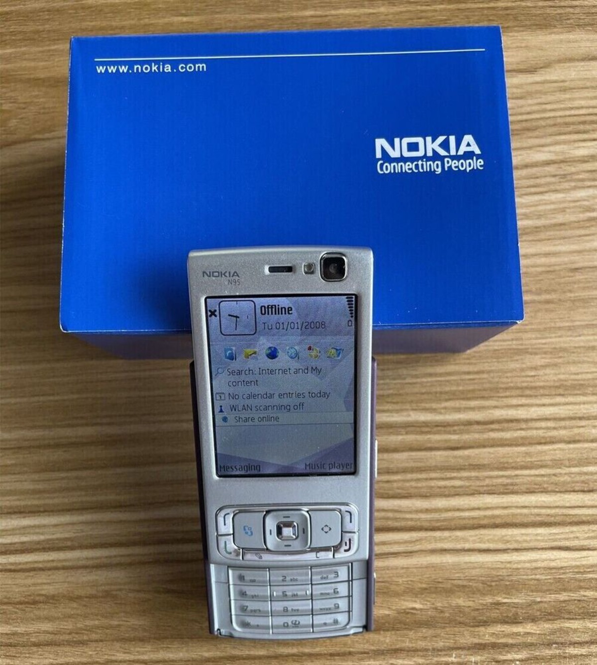 Nokia N95 Mobile Phone, Purple, 512Mb Capacity, Supports Wifi, 5Mp Camera, Mp4, Java, 2.6'' Screen, Gps, 3g, Function Phone. ราคา 1,500 บาท*ส่งฟรี