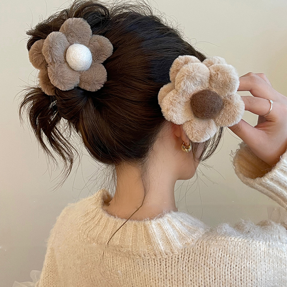 [xzqjw] Flower Khaki Red Hair Claw Clip For Women Winter Temperament Ponytail Hairpin Hair Crab Fashion Plush Korean Hair Accessories ราคา  18,841 บาท*ส่งฟรี