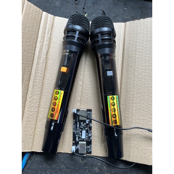  Micro Kim Loại sóng UHF UGX 23 Cao Cấp Hát Nhẹ Nhàng Chống Hú Tốt Và Siêu Bền 