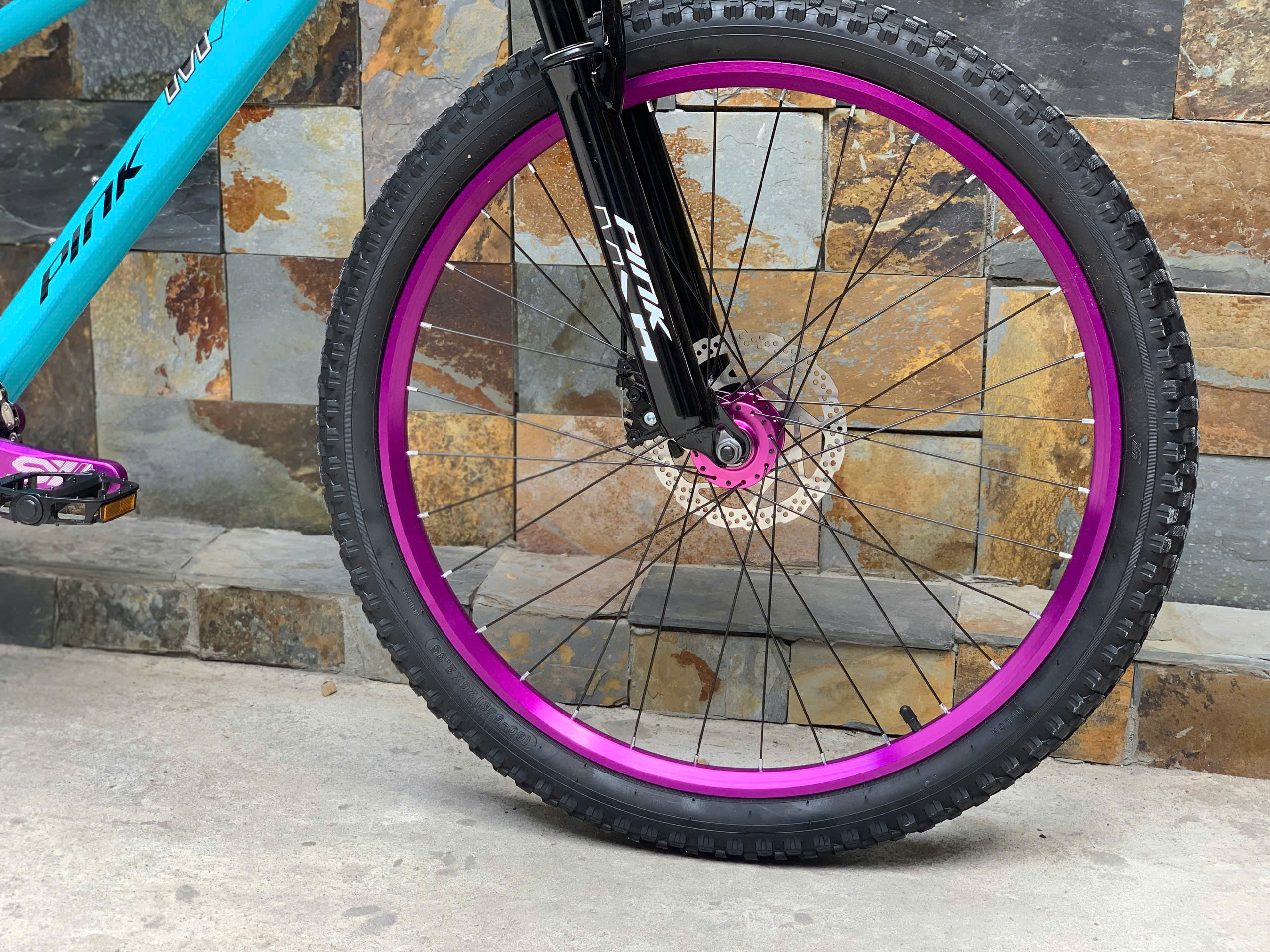 Xe MTB Dirt Jump PINK DS200 khung thép bánh 26 inchs