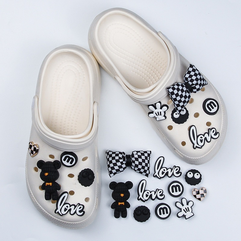 Bộ 10 Jibbitz Sticker Charm 3D chủ đề gấᴜ ĐEN - NƠ CARÔ Vải  nhựa mềm 3D mạ kim gắn Dép Crocs Dép Sụ