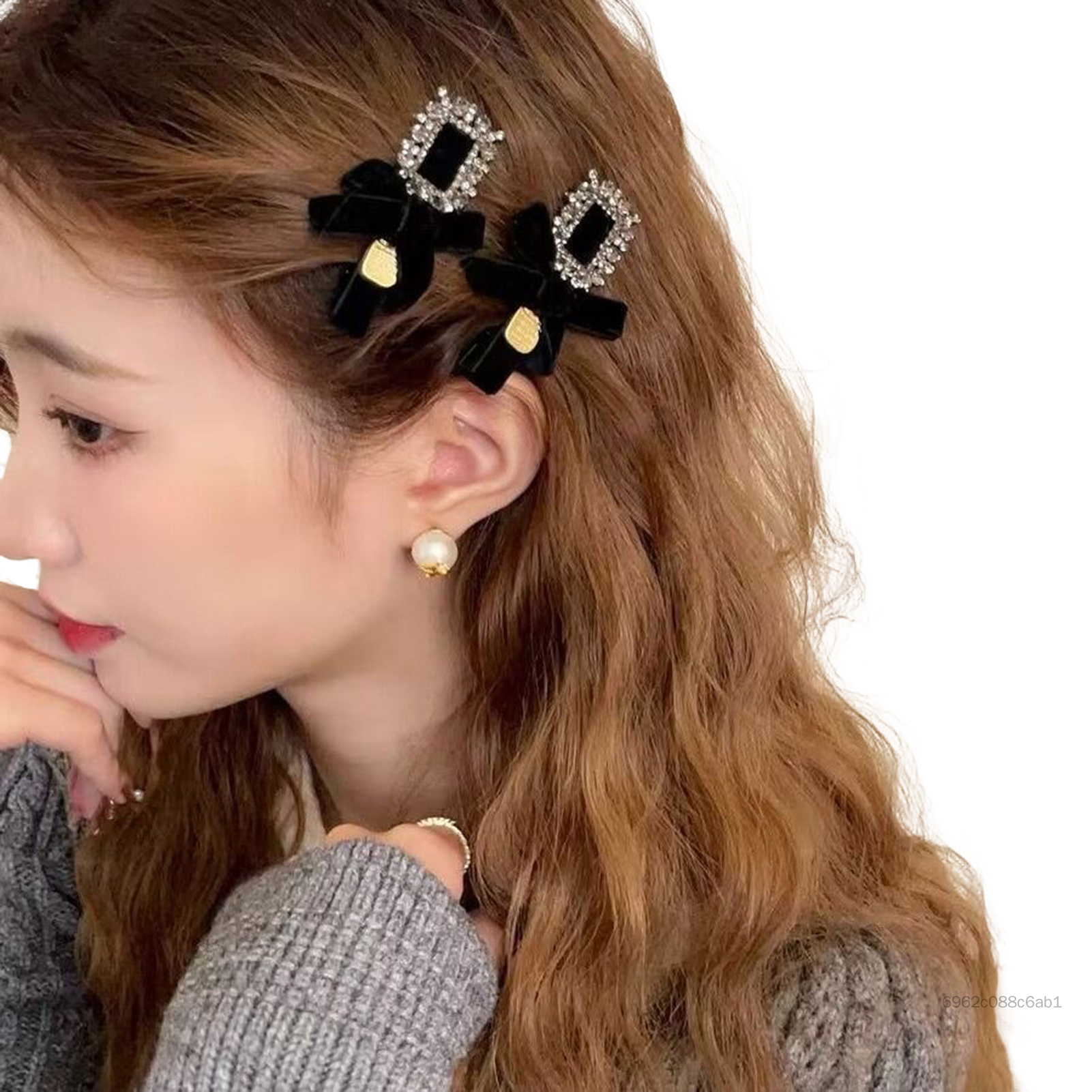 กิ๊บติดผมประดับโบว์และ Rhinestone ตกแต่งคลิปหน้าม้า Rhinestone ออกแบบกิ๊บติดผมสำหรับเด็กหญิงและสตรีผมสั้นยาว TF-Hom-TH ราคา 31 บาท*ส่งฟรี