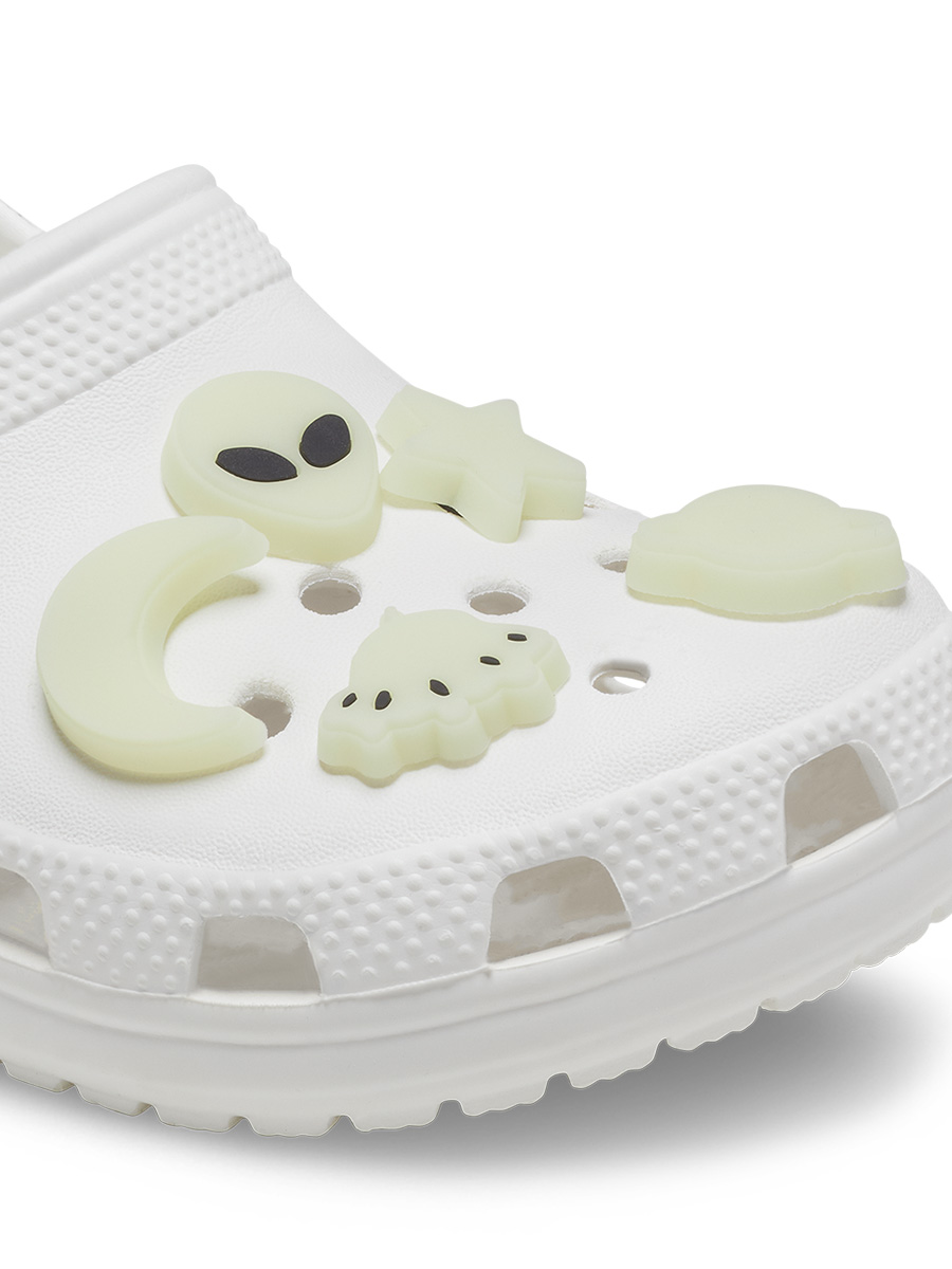 CROCS Jibbitz GITD Ceiling Stars 5-Pack Shoes Charm ราคา 690 บาท*ส่งฟรี
