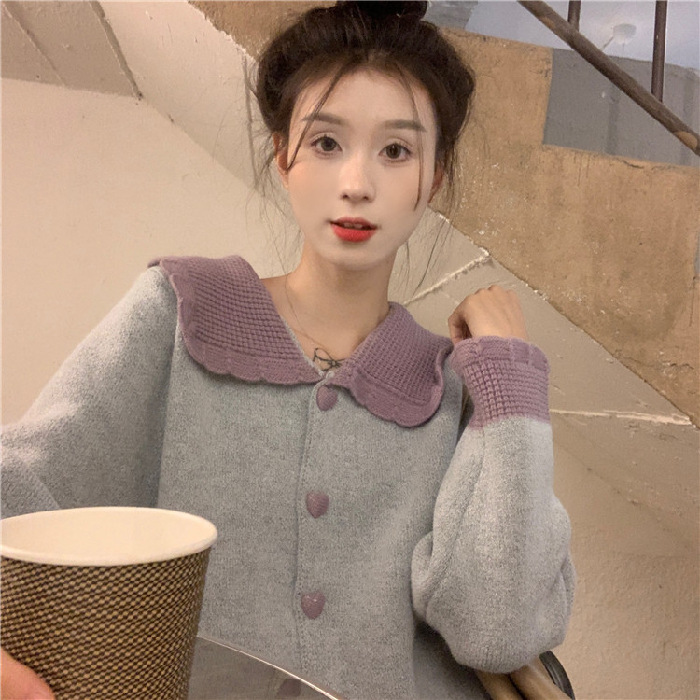 Năm mới Giáng sinh áo len đỏ nữ mùa thu 2024 phong cách mới cổ búp bê tương phản màu sắc áo khoác ca