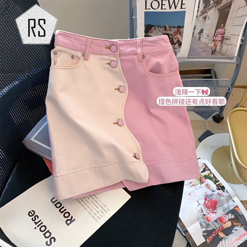REALSELF กระโปรงยีนส์ดญ เสื้อผ้าเด็กผญ ดีไซน์เข้ากันกับสีแฟชั่นเกาหลี กระโปรงยีนส์กระดุมสุดอินเทรนด์ของสาวๆ2419 ราคา 194 บาท*ส่งฟรี