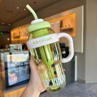 VIVOLILV 【2-3 วันที่จะมาถึง】 950ml ถ้วยพลาสติกขนาดใหญ่ถ้วยน้ำกีฬากลางแจ้งชายและหญิง ขวดน้ำพลาสติกแบบพกพาพร้อมเชือกจับ ถ้วยฟางรถ【ของขวัญฟรี】