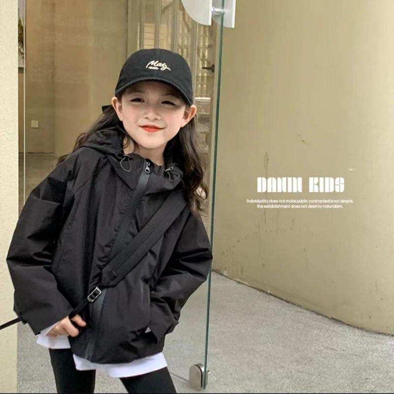 Girls rushing coat jacket fall new fashionable children's spring and fall models little girl sports hooded tops ราคา  387 บาท*ส่งฟรี