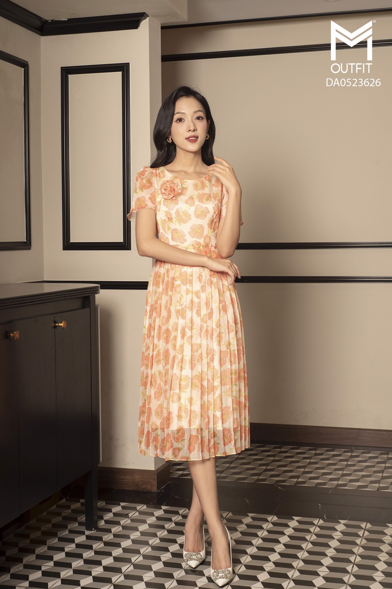 Đầm xếp ly, nơ ngực