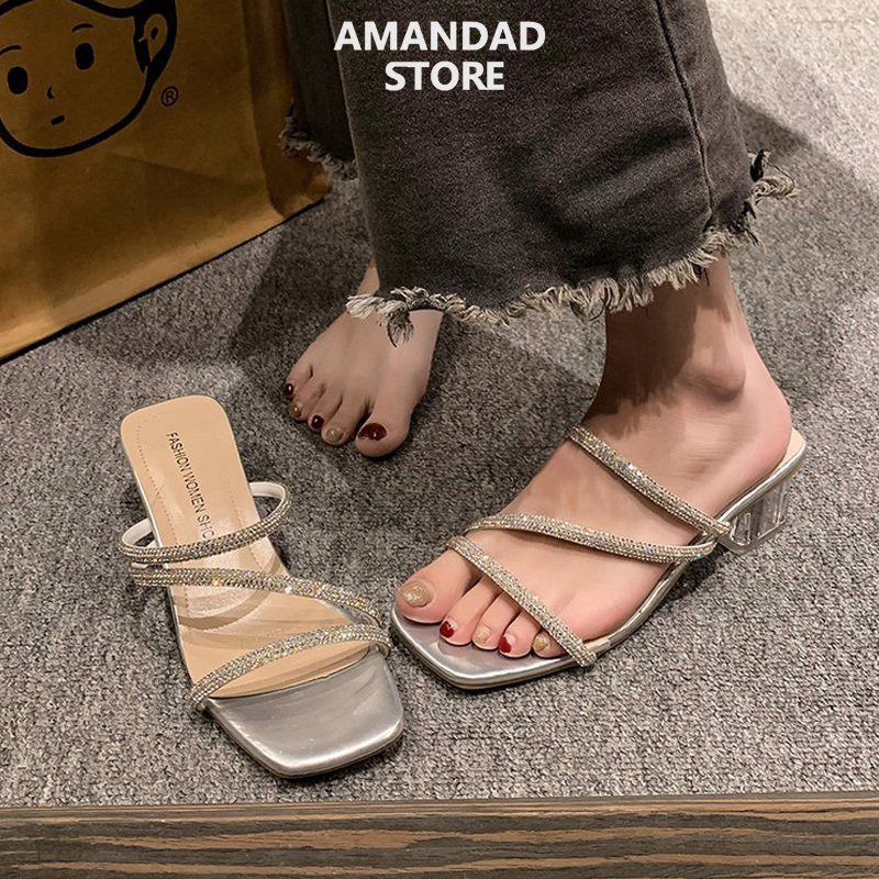 QiaoYiLuo รองเท้าแตะผู้หญิงฤดูร้อนสวมใส่รองเท้าแตะใหม่ส้นหนานางฟ้าลมครึ่งลาก rhinestone ผู้หญิงรองเท้าส้นสูง ราคา 333 บาท*ส่งฟรี