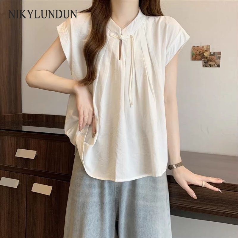 NIkyLundun เสื้อเชิ้ตแขนกุดสไตล์จีนประยุกต์ คอแบบดอกบัว ดีไซน์เรียบหรูใส่สบายสำหรับผู้หญิง ราคา 177 บาท*ส่งฟรี