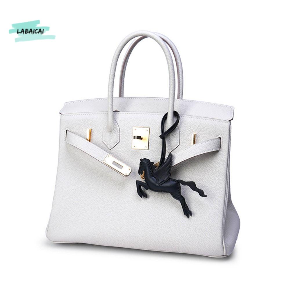LABAICAI Có dây buộc Móc khóa hình ngựa Da thật Thời trang dây chuyền Túi Pegasus dây chuyền gương chiếu hậu Cao cấp Đồ trang trí treo xe Dành cho Nữ Giá 698,000 Đồng*Miễn phí vận chuyển