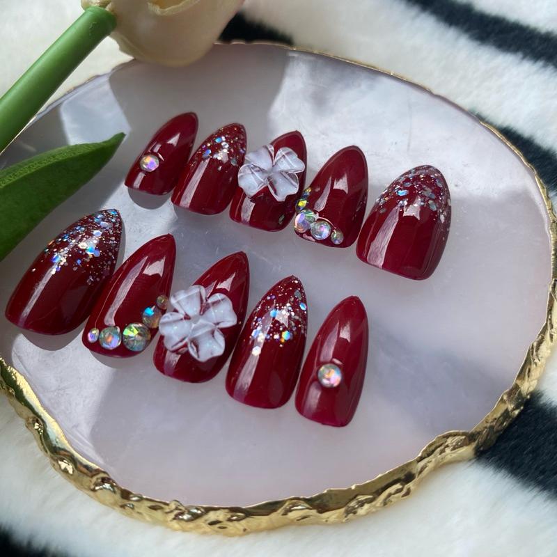 Elegant Maroon Mewah Nail Art