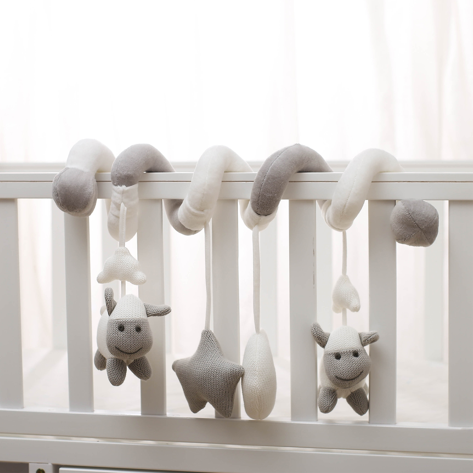 Let's Make Bed around the crib Early education bed hanging toys 0-2 years old baby stroller pendant baby car seat toys ราคา 386 บาท*ส่งฟรี