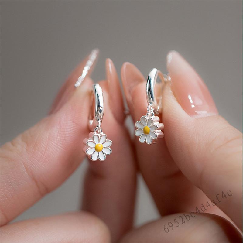ต่างหูดอกไม้ Little Daisy - ธีมป่าอันแสนหวานสำหรับผู้หญิง ราคา 179 บาท*ส่งฟรี