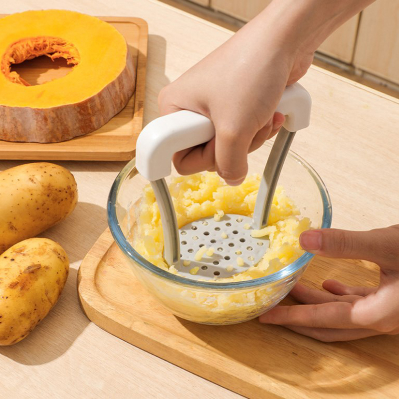 GlobalZip Manual Potato Masher Plastic Pressed Potato Smasher Portable Kitchen Tool for Babies Food Fruit Banana Baking