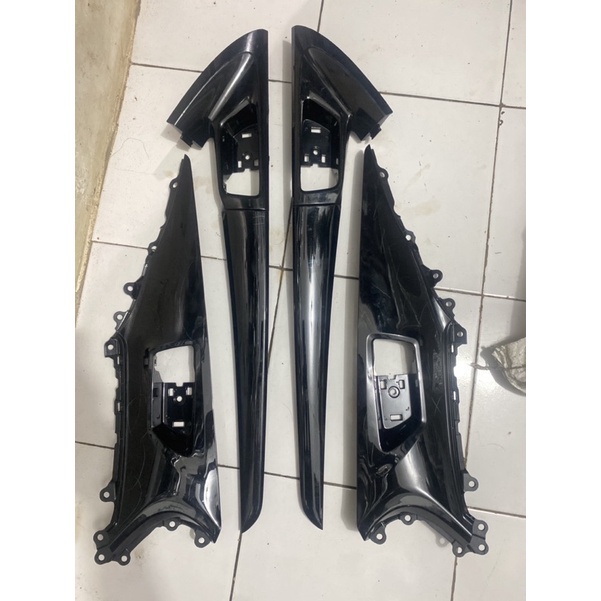 panel doortrim innova riborn black set 6 pcs Harga 529,750 rupiah*Gratis Ongkir