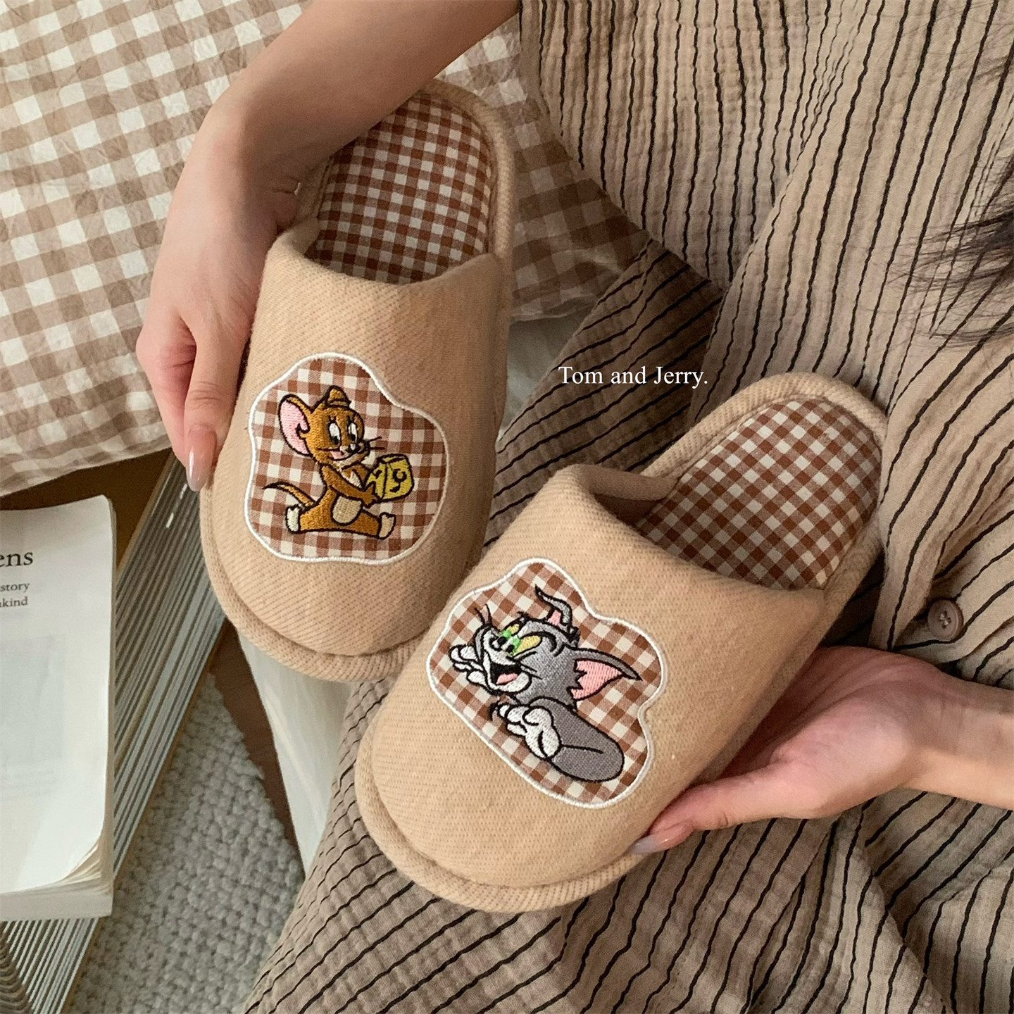 [Wy-Xixitiao Winter Anti-Slip Tomcat Slippers, Jerry Mouse Indoor Cotton Slippers, Pure Cotton Tom and Jerry Slippers, Warm Pair of Shoes, Suitable for Both Men and Women.,XIXITIAO Non-Slip Indoor Cotton Slippers Tom Cat Jerry Mouse Winter Cotton Slippers ราคา 293 บาท*ส่งฟรี