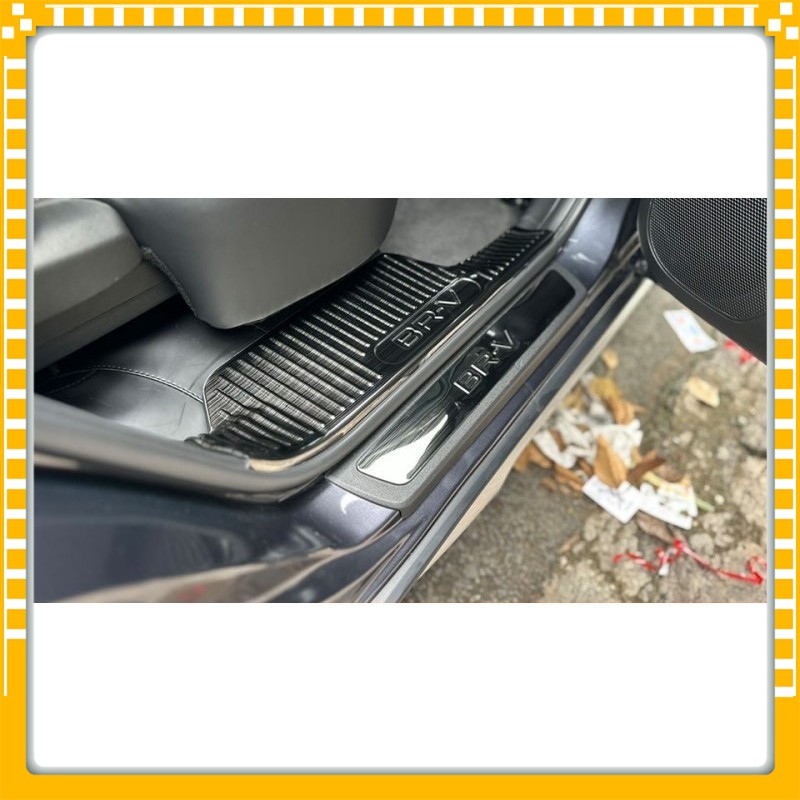 Ốp bậc cửa xe Honda BRV 2023, Nẹp bước chân Chất liệu Titan . Bộ 8 miếng chống xước cửa - X Steel