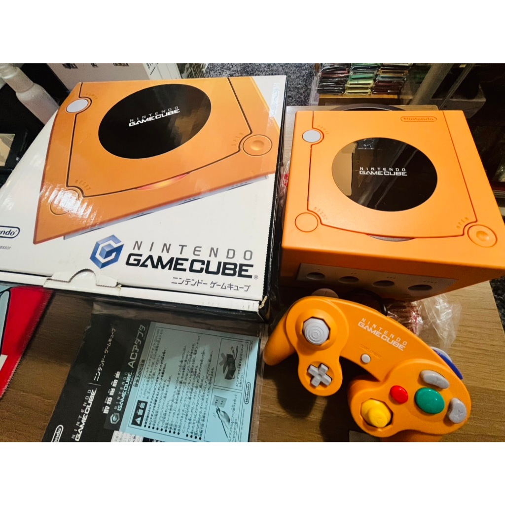 งานกล่อง Like new กับ Nintendo GameCube สีหายาก “Orange” สภาพสวยงามข้ามกาลเวลา เลขเครื่องตรงคู่มือ อุปกรณ์ครบถ้วน ราคา  13,500 บาท*ส่งฟรี