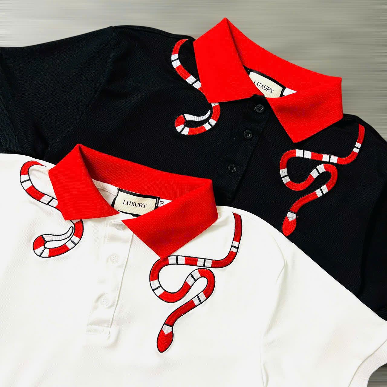 Áo polo nam GC cổ bẻ cotton  phối trơn cổ thêu hình rắn đỏ trên vai  kiểu dáng basic sang trọng Menswear