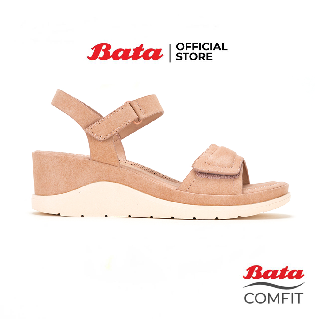 Bata บาจา Comfit รองเท้าเพื่อสุขภาพแบบรัดส้น พร้อมเทคโนโลยีคุชชั่น สูง 2 นิ้ว สำหรับผู้หญิง รุ่น CATIE สีชมพู รหัส 7015034 ราคา 699 บาท*ส่งฟรี