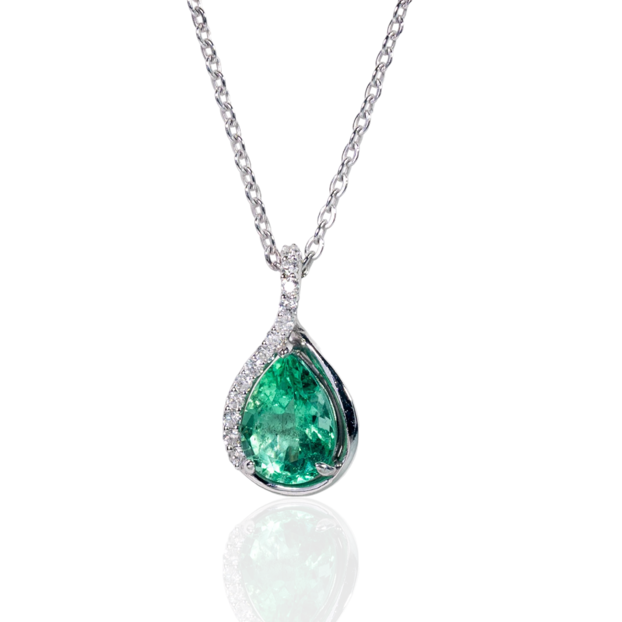 Swirl Emerald Necklace 9K White Gold ราคา 28,681 บาท*ส่งฟรี