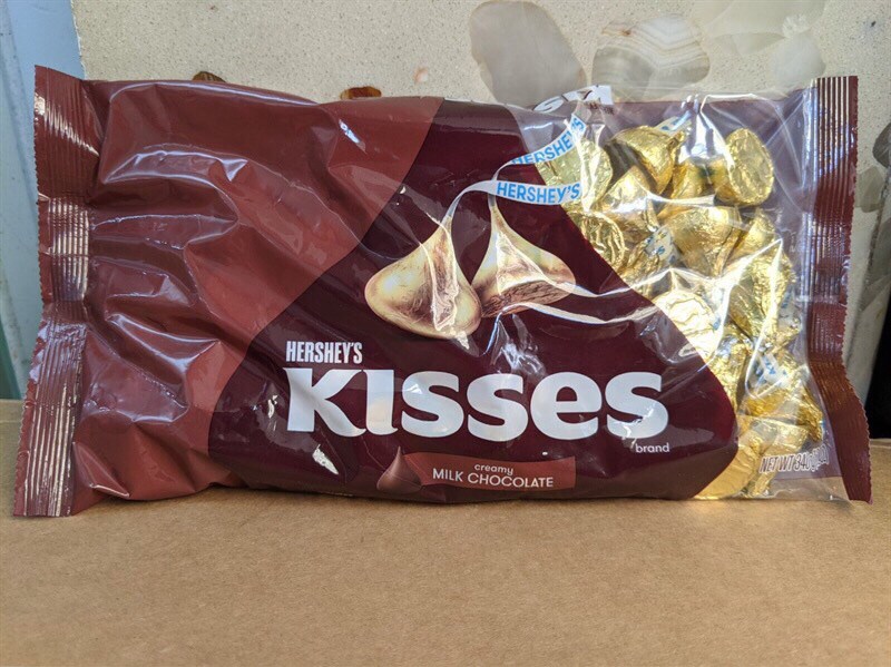 Kẹo socola Hershey s Kisses Creamy milk Chocolate màu nâu 340g
