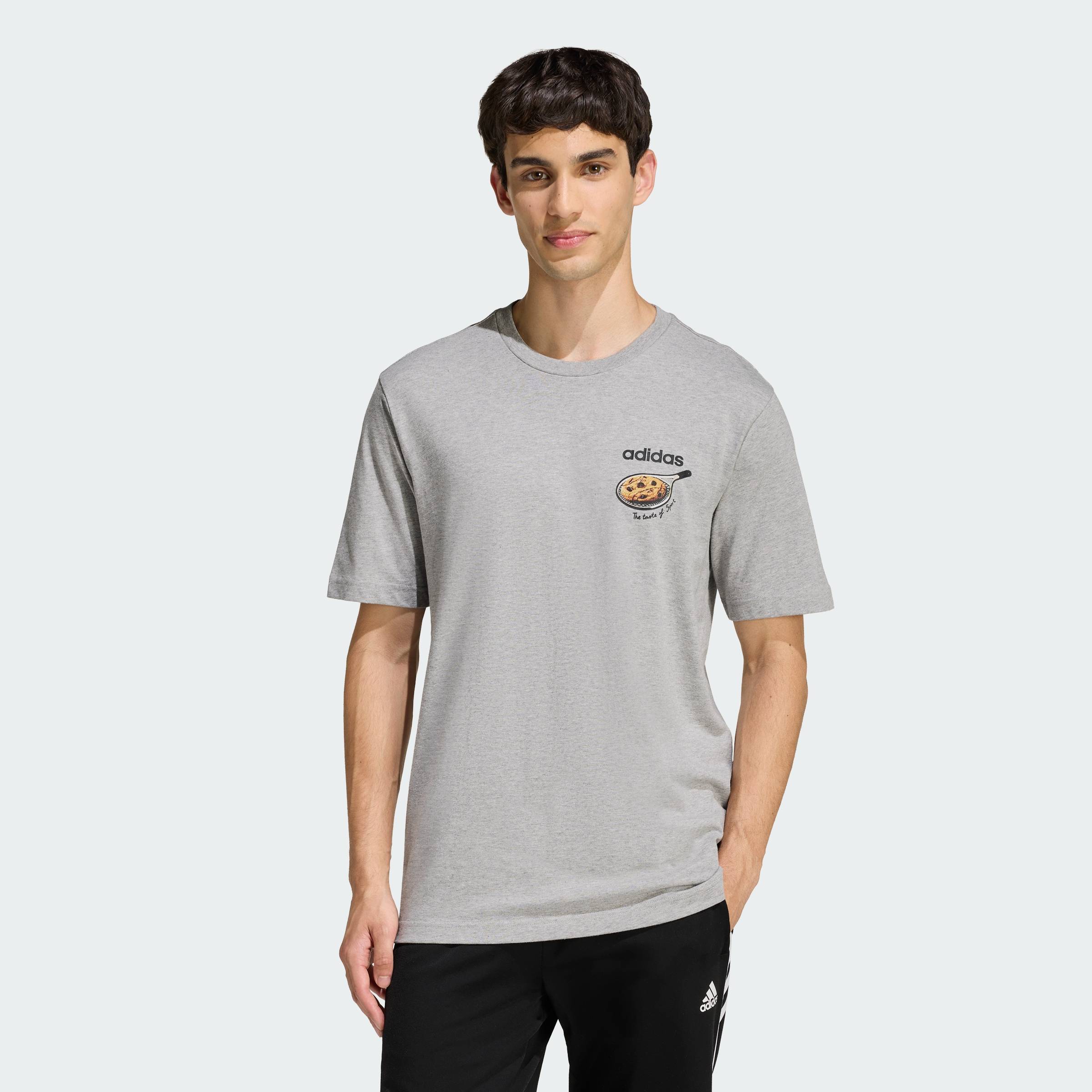 [0H-2H 15.7-VOUCHER 15%] adidas Phong cách sống ÁO THUN GRAPHIC SNACK COOKIE Nam Xám KD3932