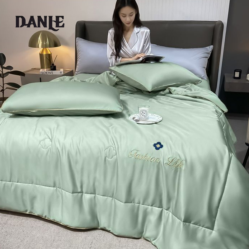 Soybean quilt ice silk air conditioning quilt summer cooling quilt four-piece set Tencel summer quilt single dormitory summer thin quilt machine washable ราคา 798 บาท*ส่งฟรี