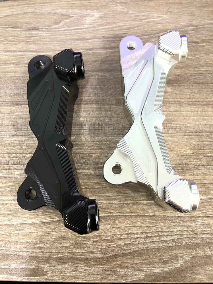 Pát trước Vario gắn Heo Tai Xanh ( 50A ) / Lỗ trụ 10mm ___ Đi size đĩa 260/267mm