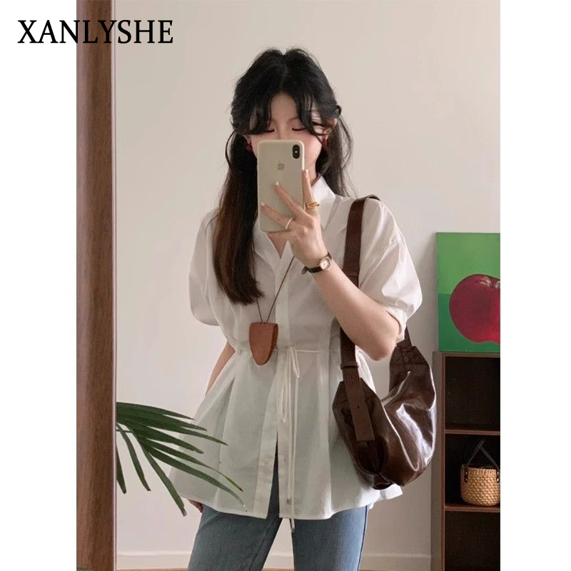 XANLYSHE เสื้อเชิ้ตคอวีสีขาวสำหรับผู้หญิงเสื้อเชิ้ตแขนสั้นดีไซน์เอวแบบใหม่ฤดูร้อน ราคา 253 บาท*ส่งฟรี