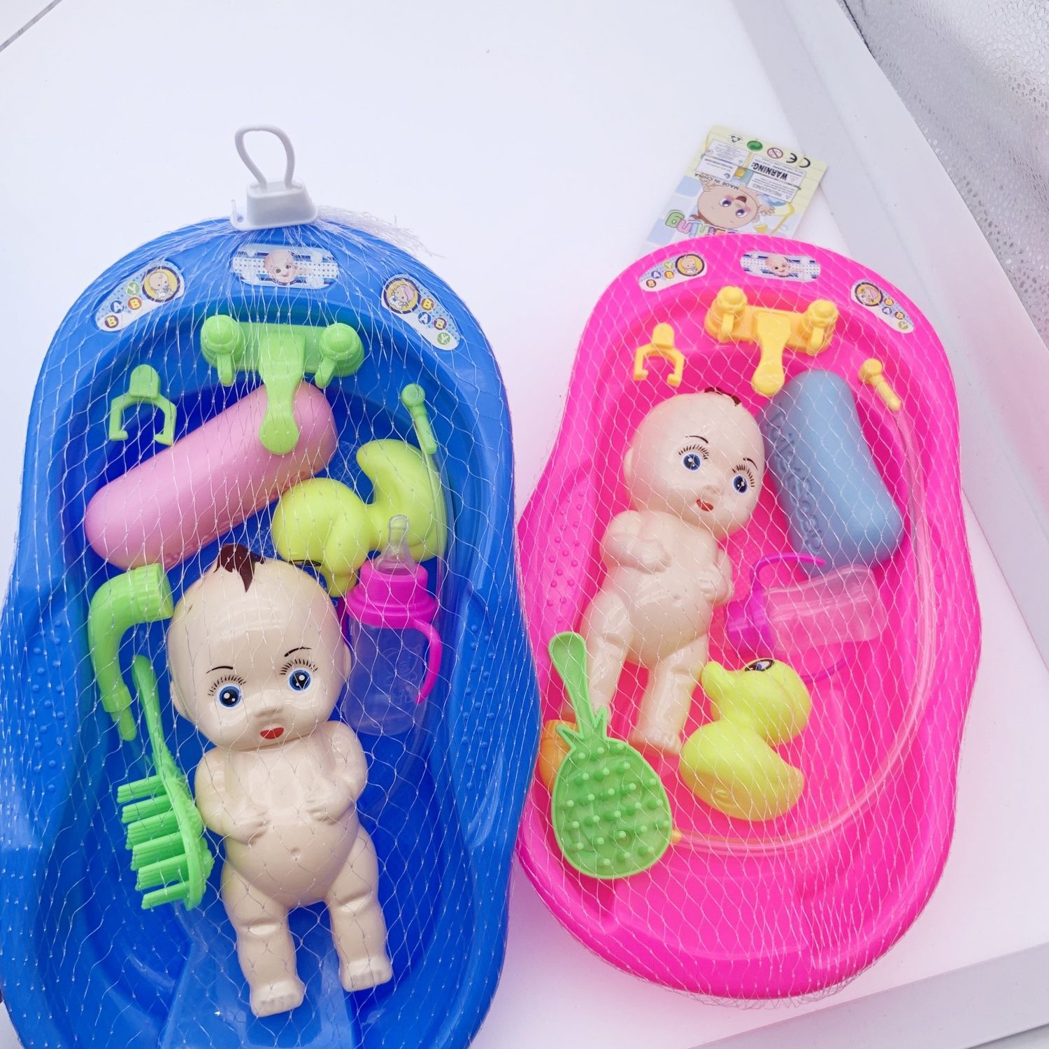 Trẻ em bồn tắm Đồ chơi tắm Vịt Vàng nhỏ bé nam và nữ 3-6 tuổi bãi biển đặt đồ chơi nhà tắm