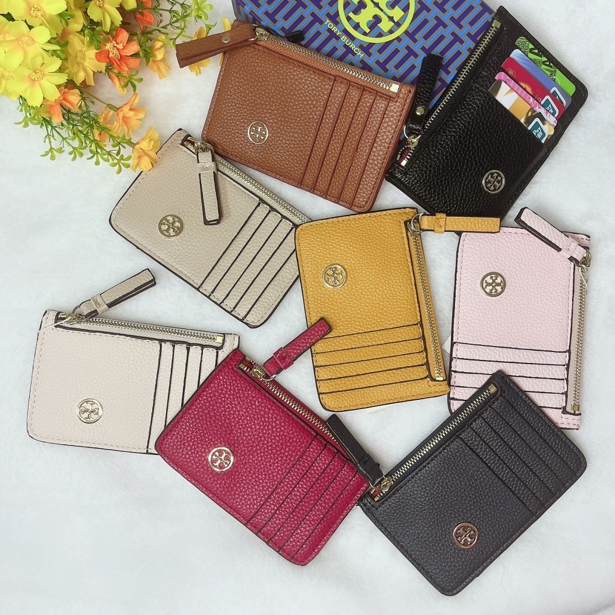 Tory Burch coin purse with card slot, Women's Fashion, Bags & Wallets,  Wallets & Card holders on Carousell