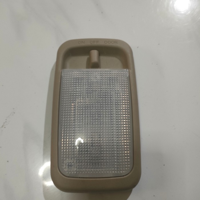 LAMPU PLAFON toyota innova kijang avanza xenia original Harga 70,000 rupiah*Gratis Ongkir