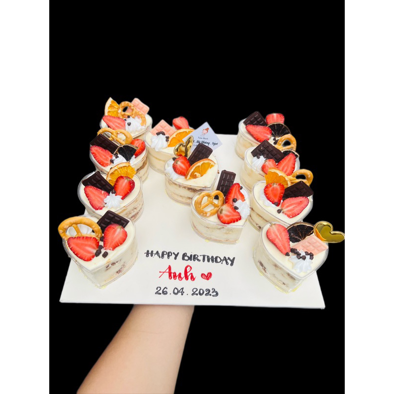[Đặt trước 1 ngày) Bánh tiramisu/bánh lạnh xếp chữ (có khuôn vuông hoặc khuôn tim)
