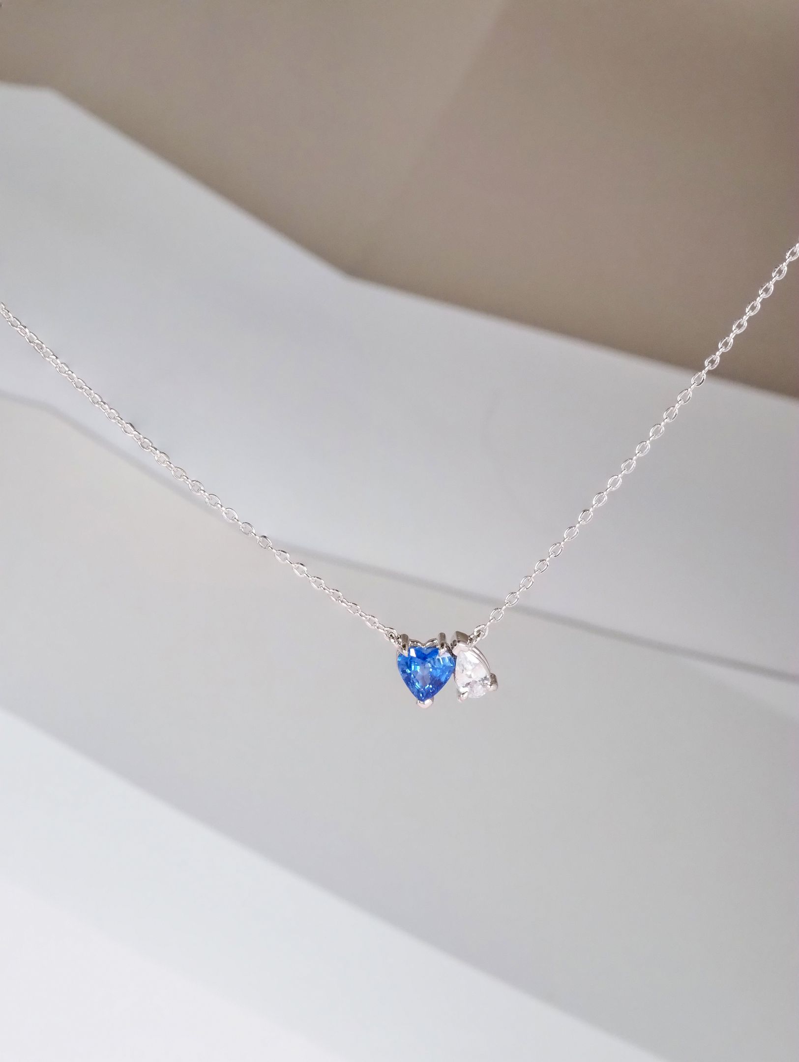 9K white gold Ceylon Blue Sapphire Toi et Moi Necklace ราคา 29,500 บาท*ส่งฟรี